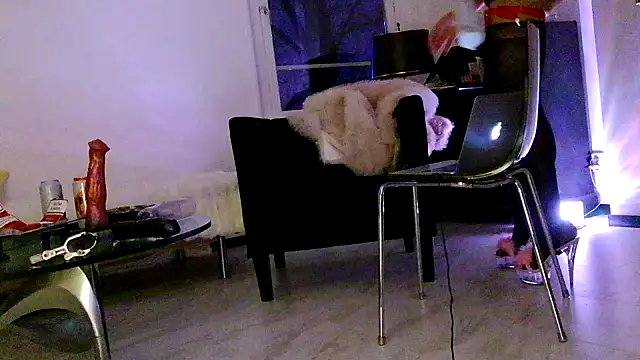 CharlotteVixxens online show from 12-17-25, 06:02