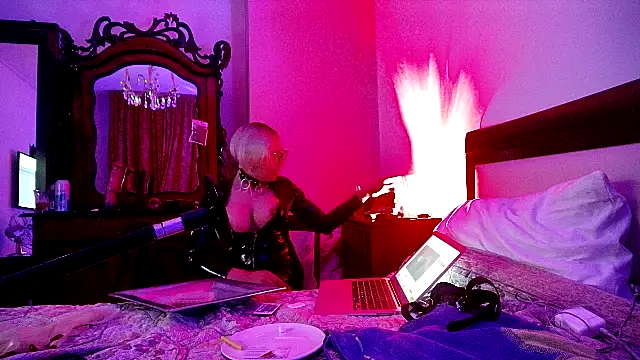 CharlotteVixxens online show from 10-02-25, 11:52