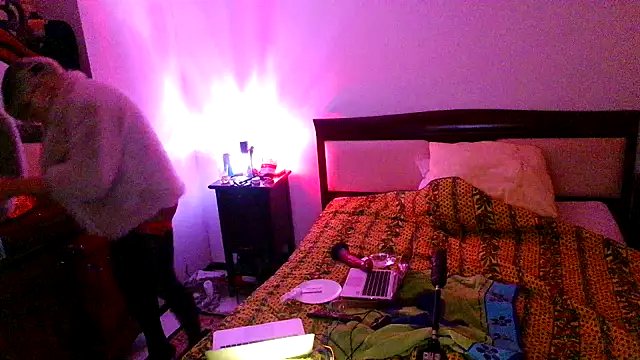 CharlotteVixxens online show from 12-20-25, 01:08