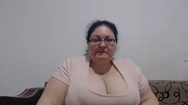 Snapshot of Nykyxo chatting on 04-15-26, 12:05 Nykyxo online show from 04-15-26, 12:05