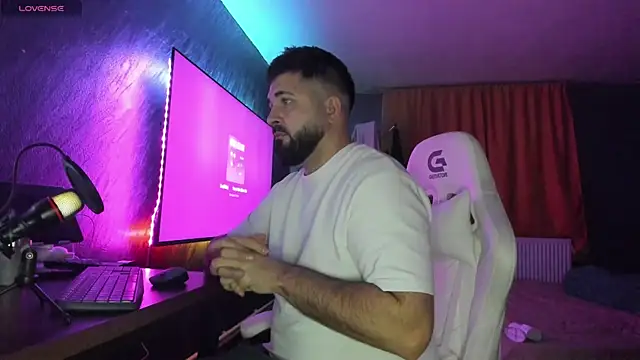 Snapshot of Eduu2322 chatting on 12-17-25, 10:37 Eduu2322 online show from 12-17-25, 10:37