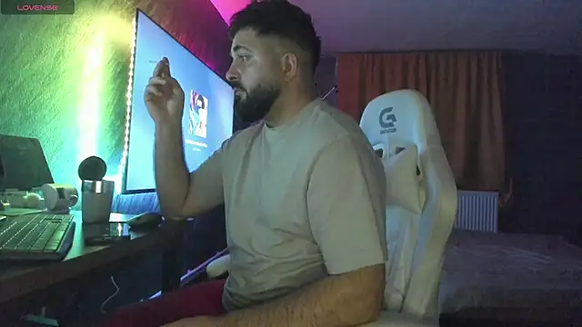 Snapshot of Eduu2322 chatting on 12-19-25, 10:34 Eduu2322 online show from 12-19-25, 10:34