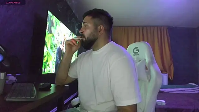 Snapshot of Eduu2322 chatting on 11-10-25, 10:26 Eduu2322 online show from 11-10-25, 10:26