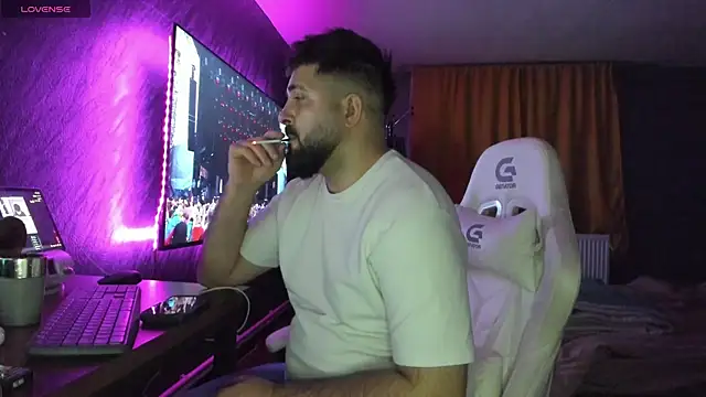 Snapshot of Eduu2322 chatting on 02-12-26, 10:20 Eduu2322 online show from 02-12-26, 10:20