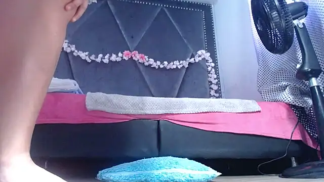 MeganMilF2 online show from 06-10-26, 04:52
