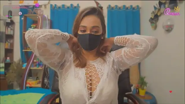 Snapshot of OH-Monica chatting on 04-24-26, 05:53 OH-Monica online show from 04-24-26, 05:53