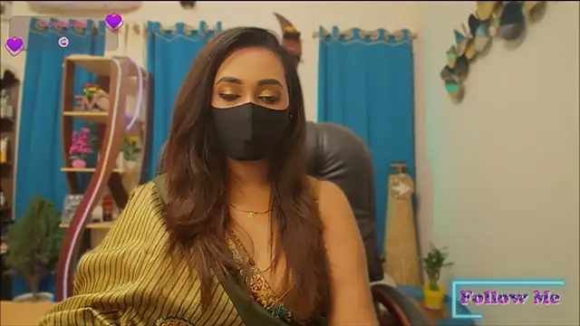 Snapshot of OH-Monica chatting on 02-12-26, 10:20 OH-Monica online show from 02-12-26, 10:20