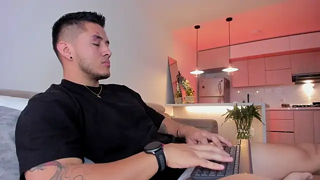 Snapshot of Chriskyle_ chatting on 12-05-24, 01:33 Chriskyle  online show from 12-05-24, 01:33