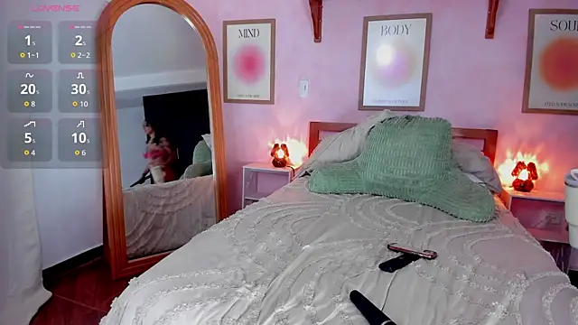 Snapshot of AliceBanks chatting on 01-09-26, 11:06 AliceBanks online show from 01-09-26, 11:06