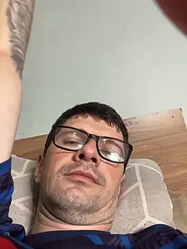 Snapshot of Juliano2289 chatting on 04-09-26, 04:35 Juliano2289 online show from 04-09-26, 04:35