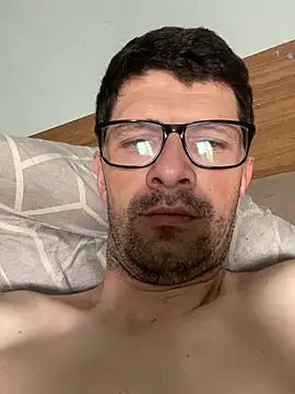 Snapshot of Juliano2289 chatting on 04-13-26, 05:06 Juliano2289 online show from 04-13-26, 05:06