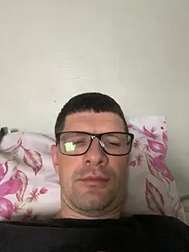Snapshot of Juliano2289 chatting on 05-29-26, 04:57 Juliano2289 online show from 05-29-26, 04:57