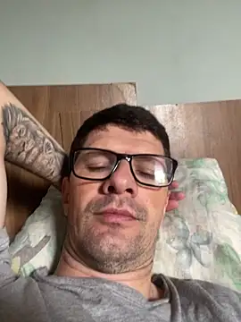 Snapshot of Juliano2289 chatting on 04-07-26, 03:58 Juliano2289 online show from 04-07-26, 03:58