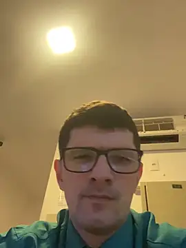 Snapshot of Juliano2289 chatting on 04-24-26, 12:29 Juliano2289 online show from 04-24-26, 12:29