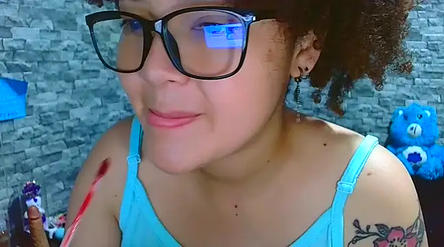 Snapshot of vanellope12 chatting on 12-18-24, 05:42 vanellope12 online show from 12-18-24, 05:42