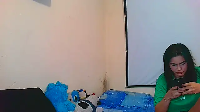 Snapshot of vanellope12 chatting on 06-05-26, 05:56 vanellope12 online show from 06-05-26, 05:56