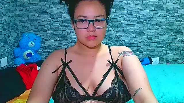 Snapshot of vanellope12 chatting on 03-27-26, 08:01 vanellope12 online show from 03-27-26, 08:01