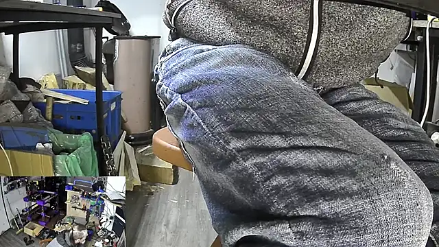 Snapshot of Happy_Michal chatting on 12-22-24, 12:38 Happy Michal online show from 12-22-24, 12:38