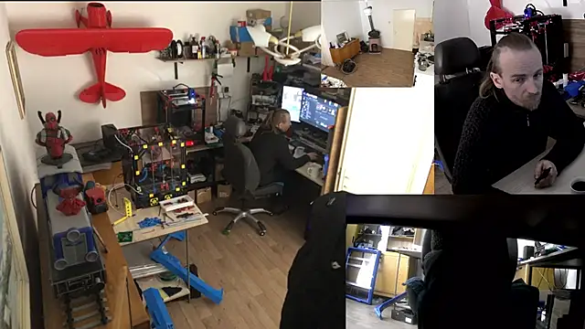 Snapshot of Happy_Michal chatting on 11-30-25, 09:10 Happy Michal online show from 11-30-25, 09:10