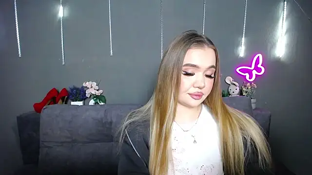 Snapshot of StacyYellig chatting on 04-17-26, 08:33 StacyYellig online show from 04-17-26, 08:33