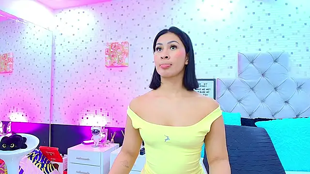 JulietaReyess online show from 06-16-26, 12:05