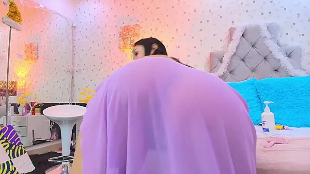 JulietaReyess online show from 01-05-26, 05:27