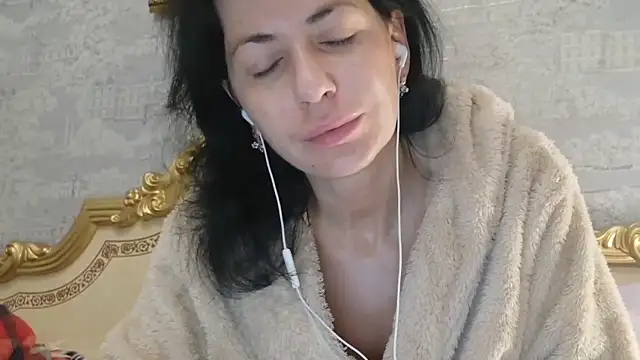 Snapshot of StunnigArt chatting on 05-20-26, 01:24 StunnigArt online show from 05-20-26, 01:24
