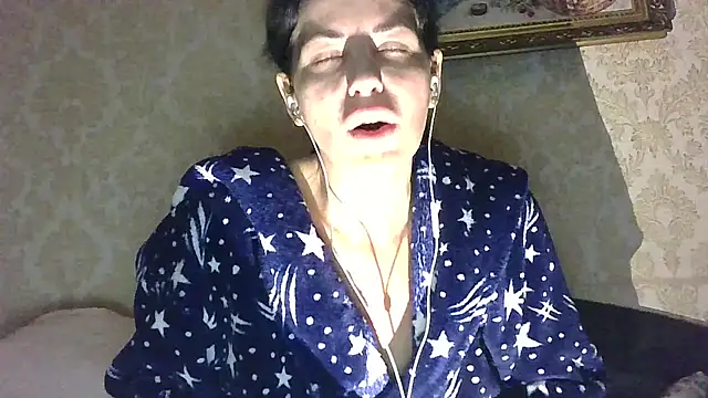 Snapshot of StunnigArt chatting on 04-27-26, 01:25 StunnigArt online show from 04-27-26, 01:25