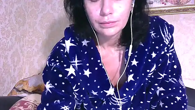 Snapshot of StunnigArt chatting on 04-19-26, 01:17 StunnigArt online show from 04-19-26, 01:17