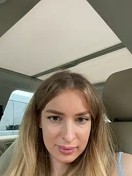 Snapshot of EvieEvans chatting on 05-31-26, 06:09 EvieEvans online show from 05-31-26, 06:09