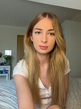 Snapshot of EvieEvans chatting on 05-12-26, 02:56 EvieEvans online show from 05-12-26, 02:56