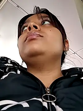 Snapshot of stefanie010 chatting on 01-29-25, 02:21 stefanie010 online show from 01-29-25, 02:21