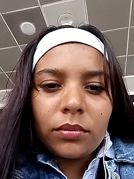 Snapshot of stefanie010 chatting on 02-19-25, 04:00 stefanie010 online show from 02-19-25, 04:00