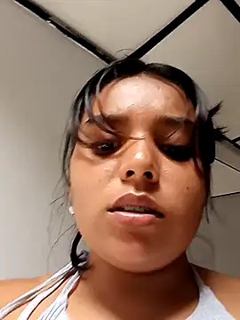 Snapshot of stefanie010 chatting on 02-12-25, 04:44 stefanie010 online show from 02-12-25, 04:44