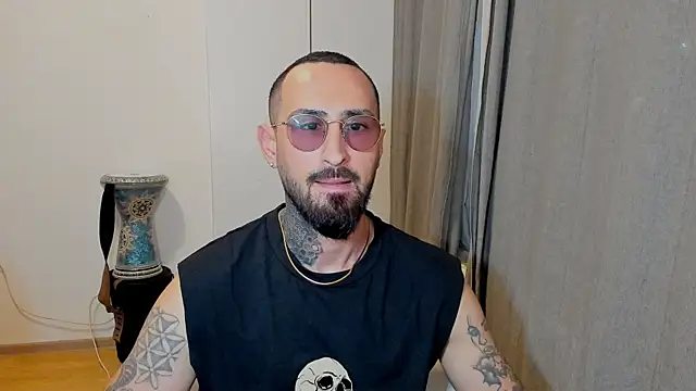 Snapshot of Baddfuckerr chatting on 01-19-25, 05:49 Baddfuckerr online show from 01-19-25, 05:49