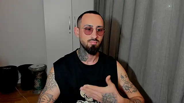 Snapshot of Baddfuckerr chatting on 01-21-25, 04:27 Baddfuckerr online show from 01-21-25, 04:27