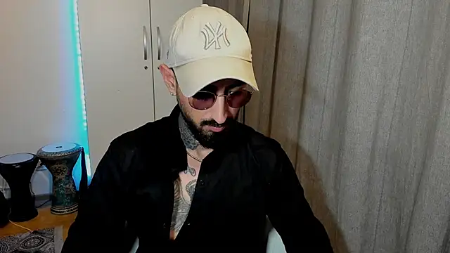 Snapshot of Baddfuckerr chatting on 01-28-25, 03:25 Baddfuckerr online show from 01-28-25, 03:25