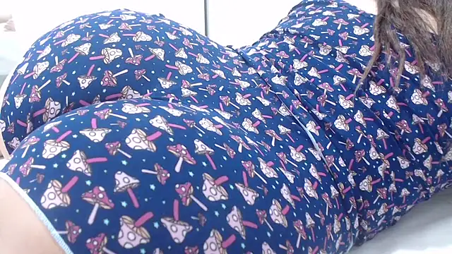 Snapshot of TODALINDA chatting on 10-30-25, 04:11 TODALINDA online show from 10-30-25, 04:11