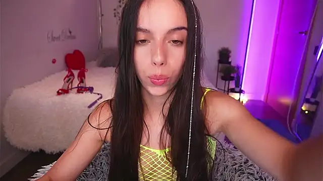 Dayna Nebula online show from 09-19-25, 01:26