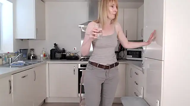 British Goddess Anna online show from 07-04-26, 08:10