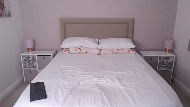 British Goddess Anna online show from 05-19-26, 08:21