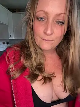 HoneyBluex online show from 04-15-26, 11:27