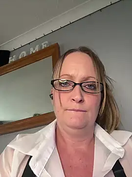 HoneyBluex online show from 02-26-26, 01:11