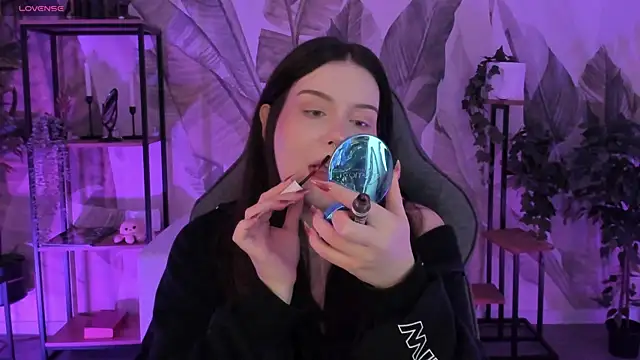 CoralineKeyns online show from 09-27-25, 05:13