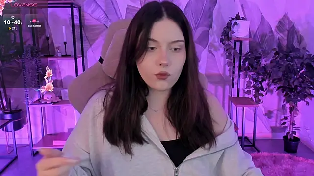 CoralineKeyns online show from 09-15-25, 05:08