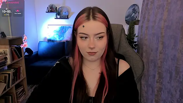 Snapshot of CoralineKeyns chatting on 05-12-26, 05:37 CoralineKeyns online show from 05-12-26, 05:37