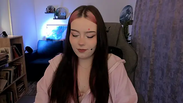 Snapshot of CoralineKeyns chatting on 05-11-26, 05:09 CoralineKeyns online show from 05-11-26, 05:09