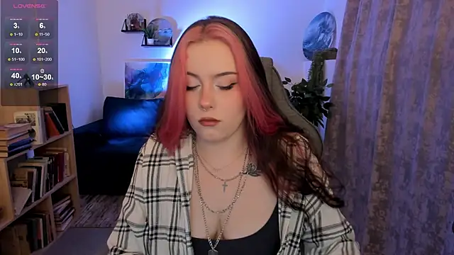 Snapshot of CoralineKeyns chatting on 05-20-26, 05:26 CoralineKeyns online show from 05-20-26, 05:26
