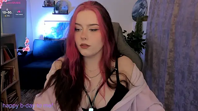 Snapshot of CoralineKeyns chatting on 05-14-26, 05:26 CoralineKeyns online show from 05-14-26, 05:26