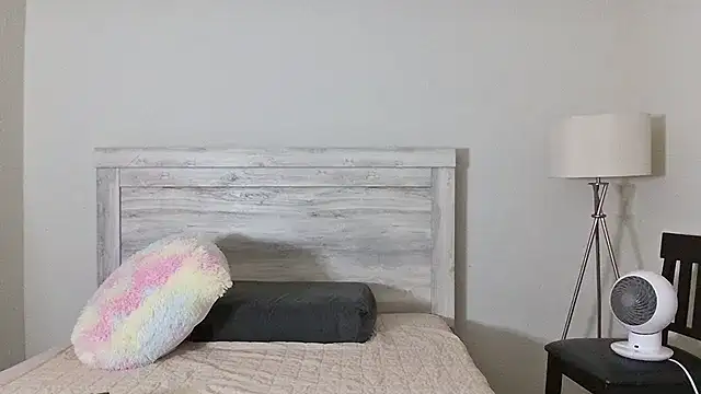 Carmen Cream online show from 12-21-25, 05:20